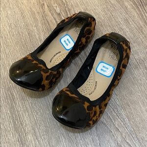 TIME & TRU • SZ. 9.5 wide width • Memory Foam